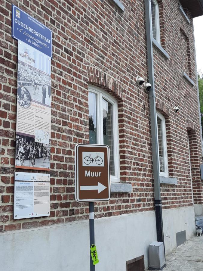 Huisje Op De Muur Van Geraardsbergen Exterior foto